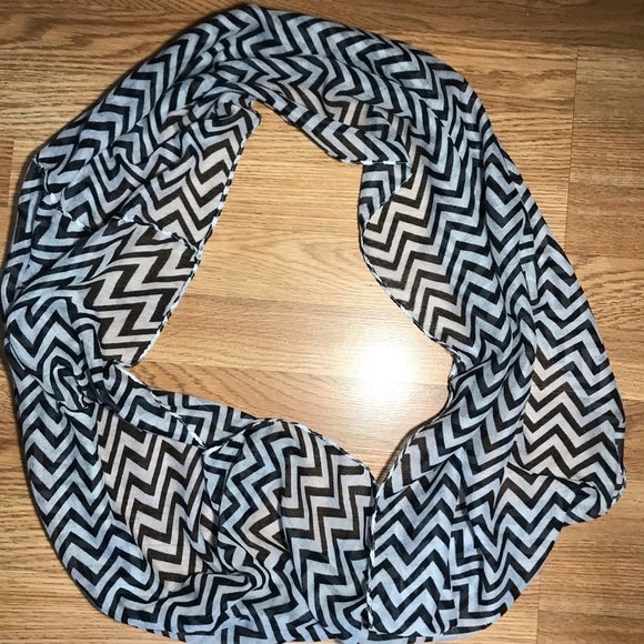Women’s Infinity Scarf - Picture 3 of 4